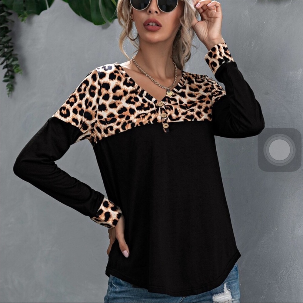 Leopard print v neck button color block top - Picture 2 of 4